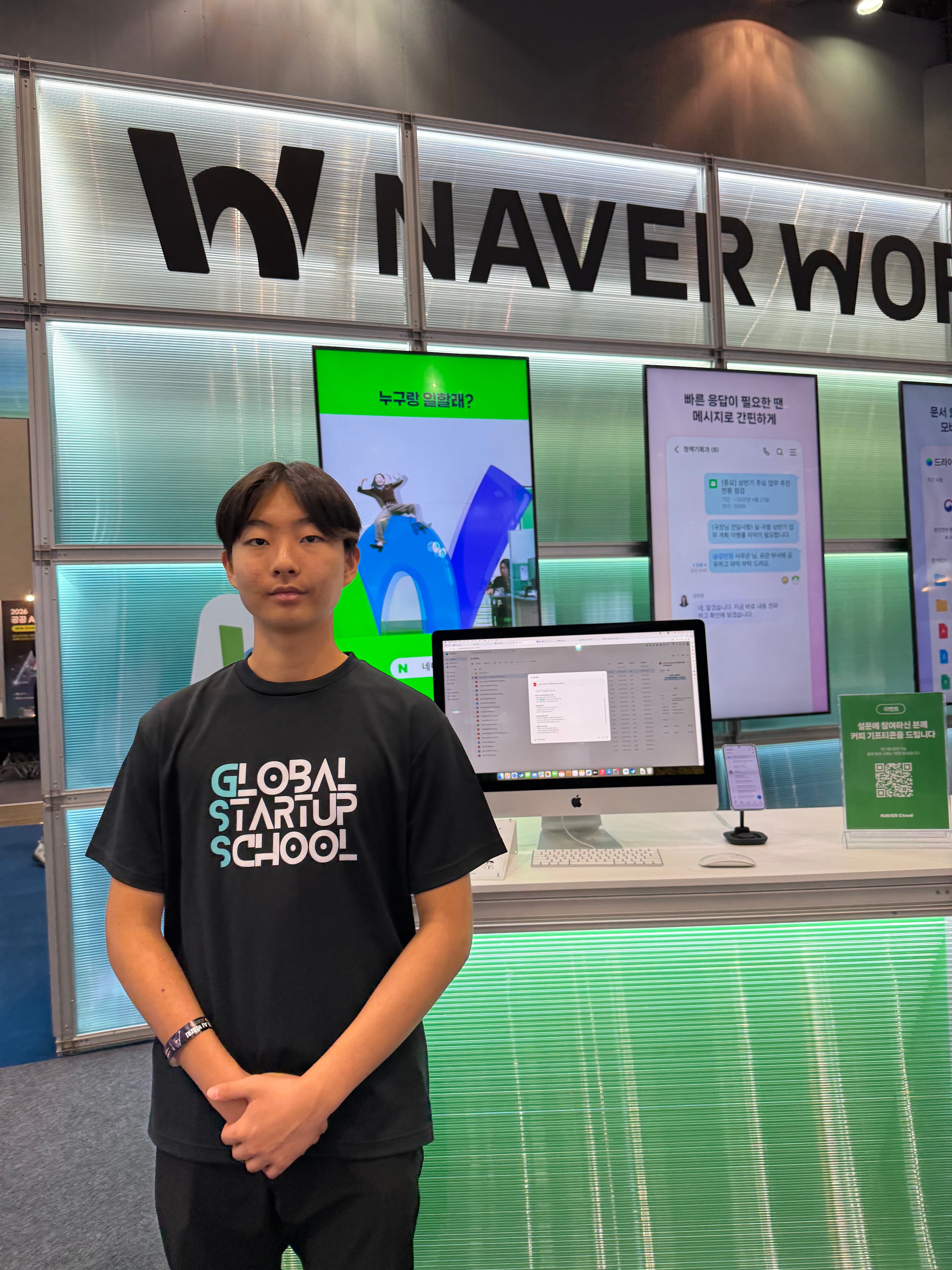 Exploring a Naver D2 technology display